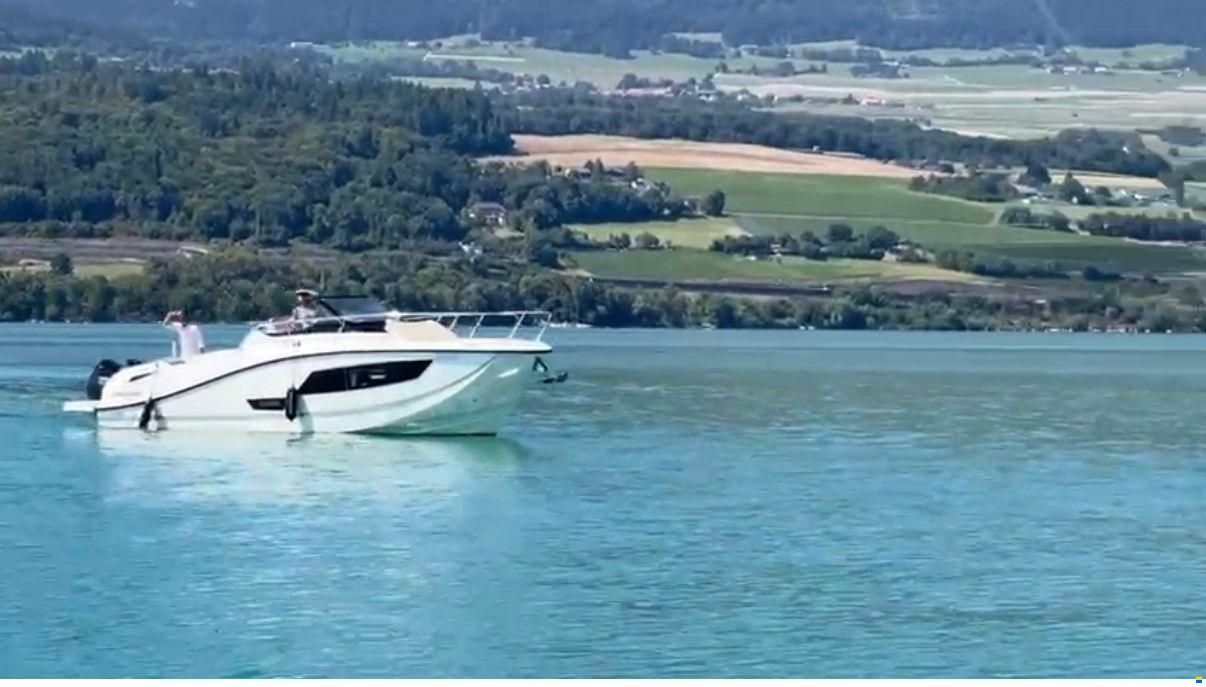 Quicksilver 875 Sundeck