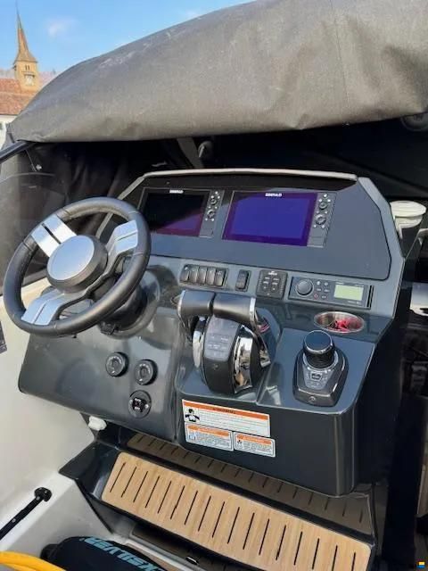 Quicksilver 875 Sundeck