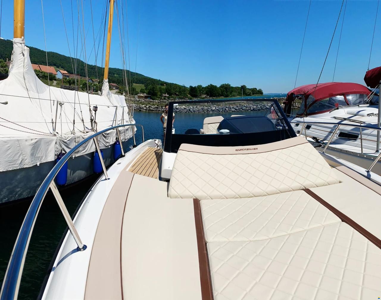 Quicksilver 875 Sundeck