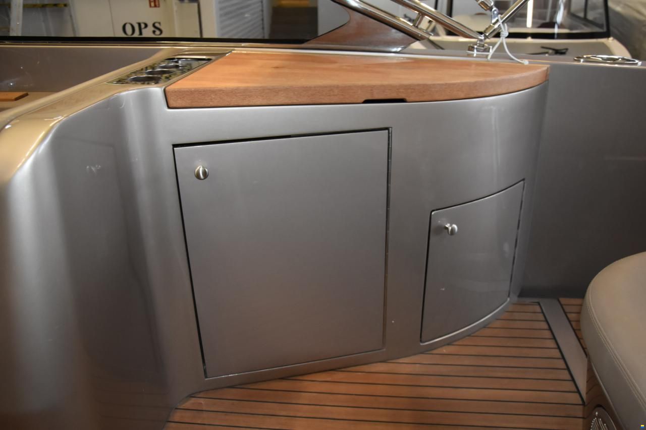 Ganz Boats Ovation 7.6 Cabin