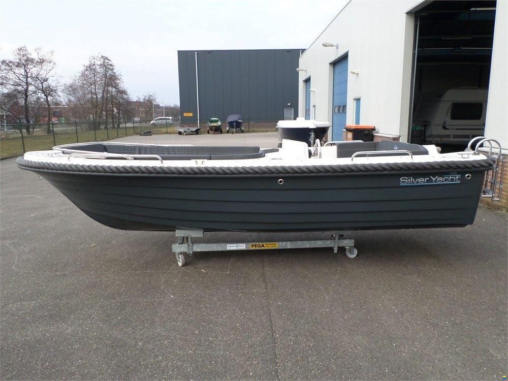 SilverYacht 525
