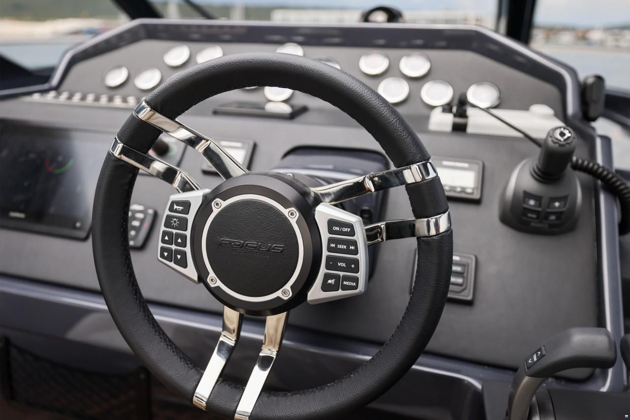 Focus Motor Yacht Power 44