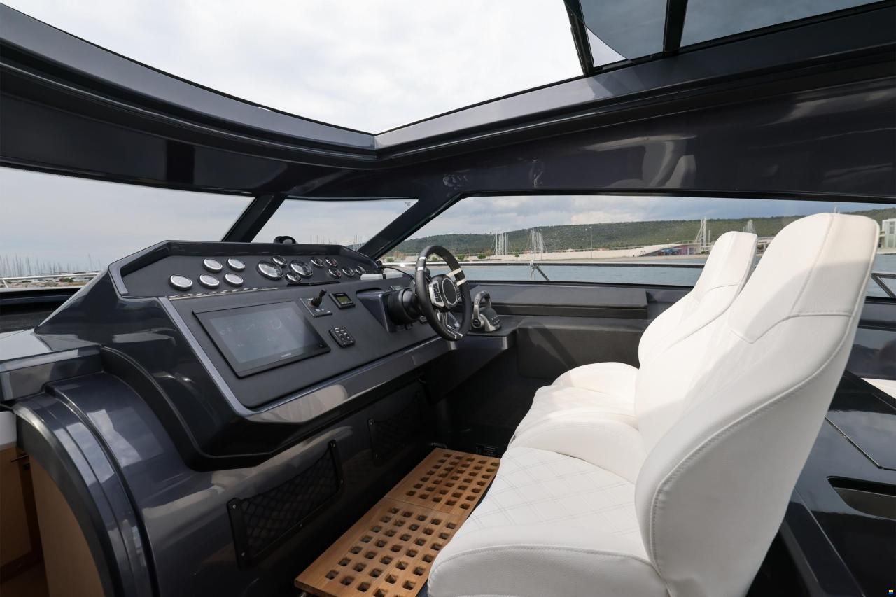 Focus Motor Yacht Power 44