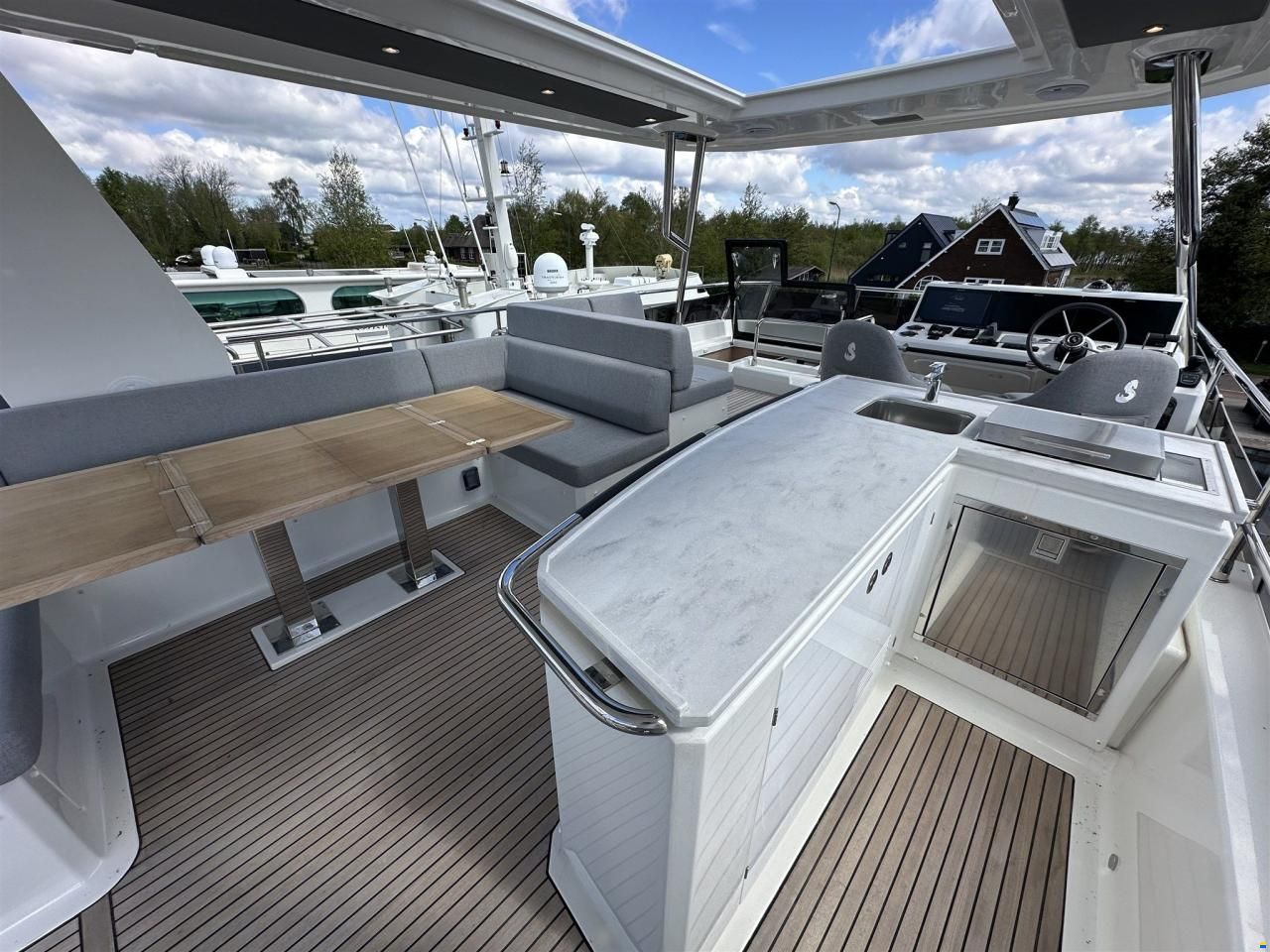 Beneteau Grand Trawler 62