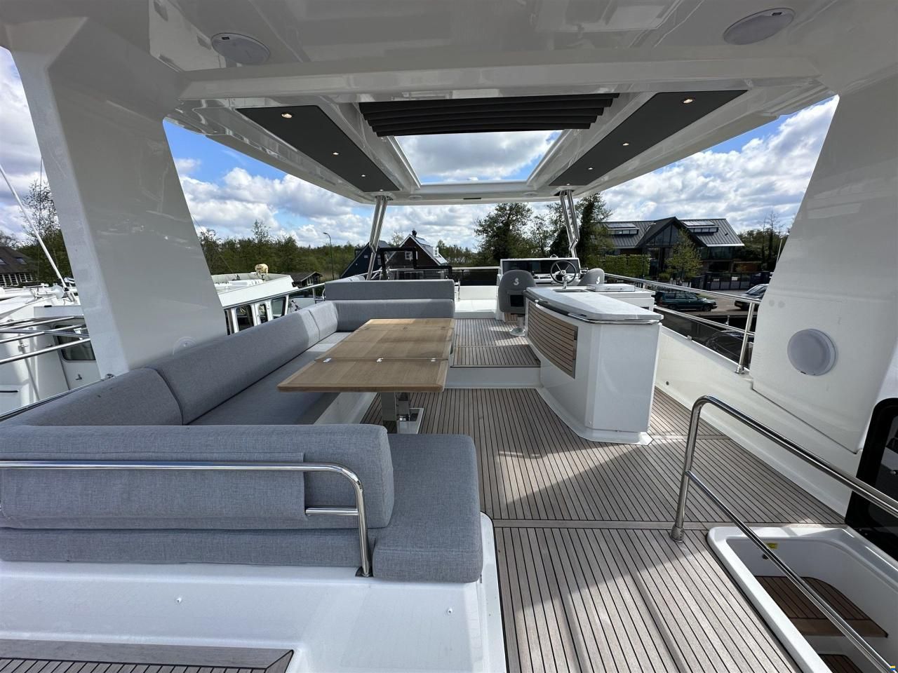 Beneteau Grand Trawler 62