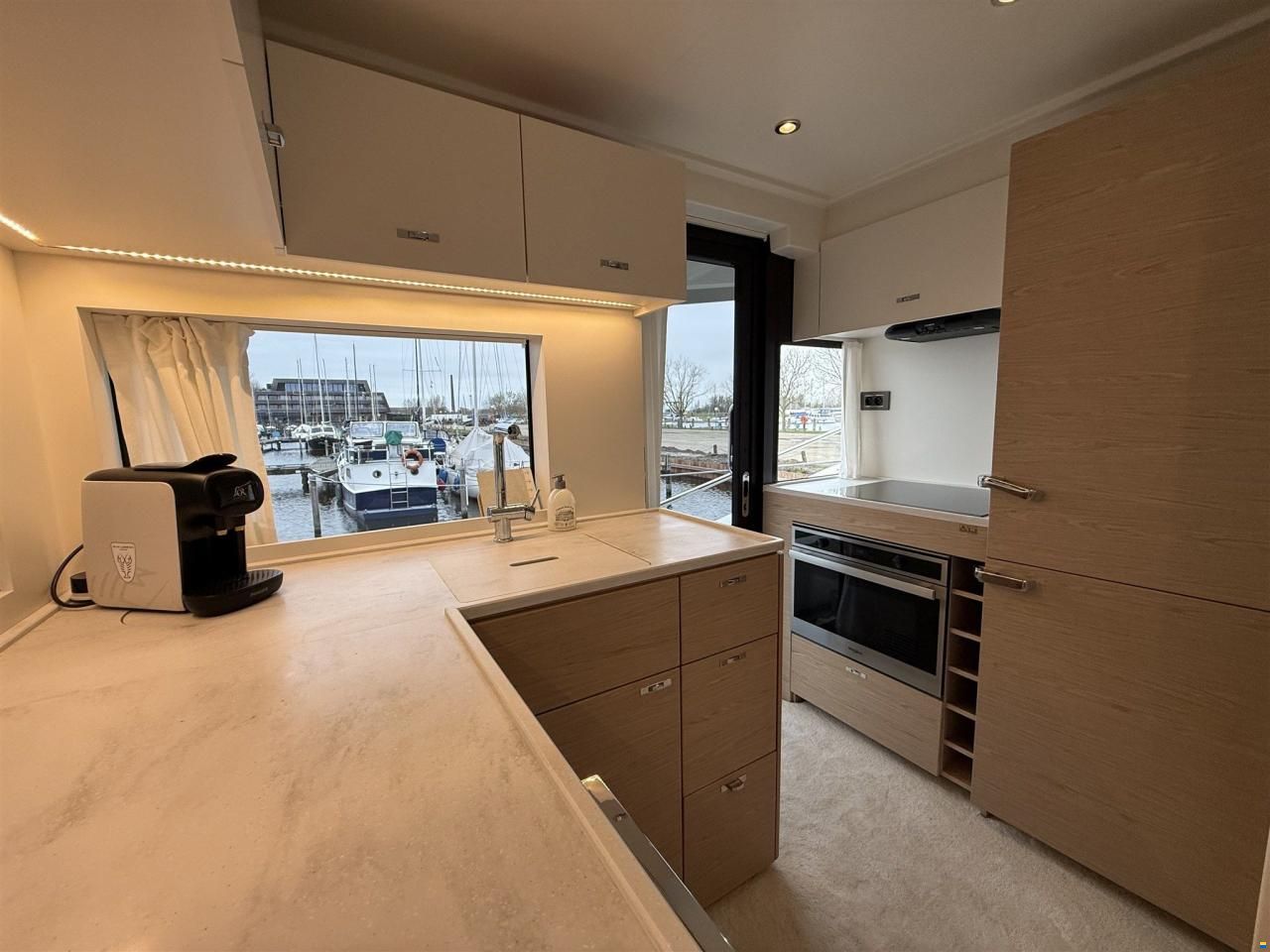 Beneteau Grand Trawler 62
