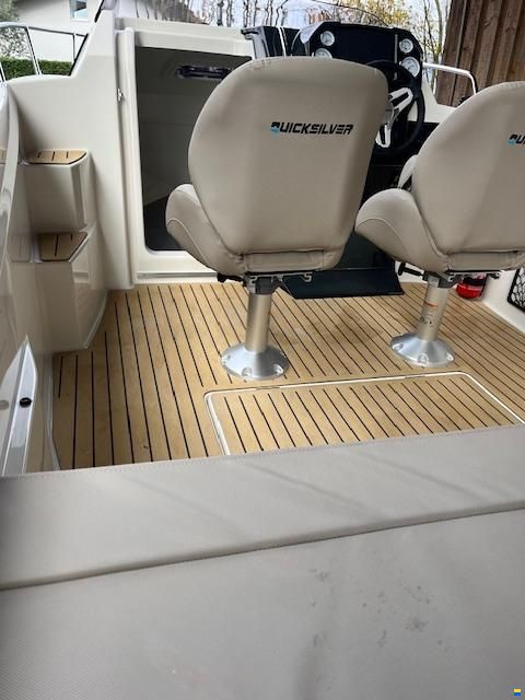 Quicksilver 555 CABIN