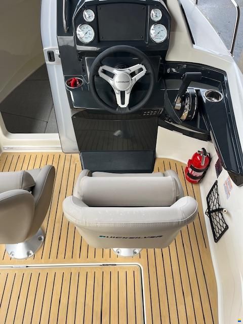 Quicksilver 555 CABIN