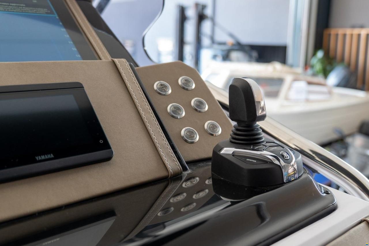 Ranieri Cayman 28 Executive