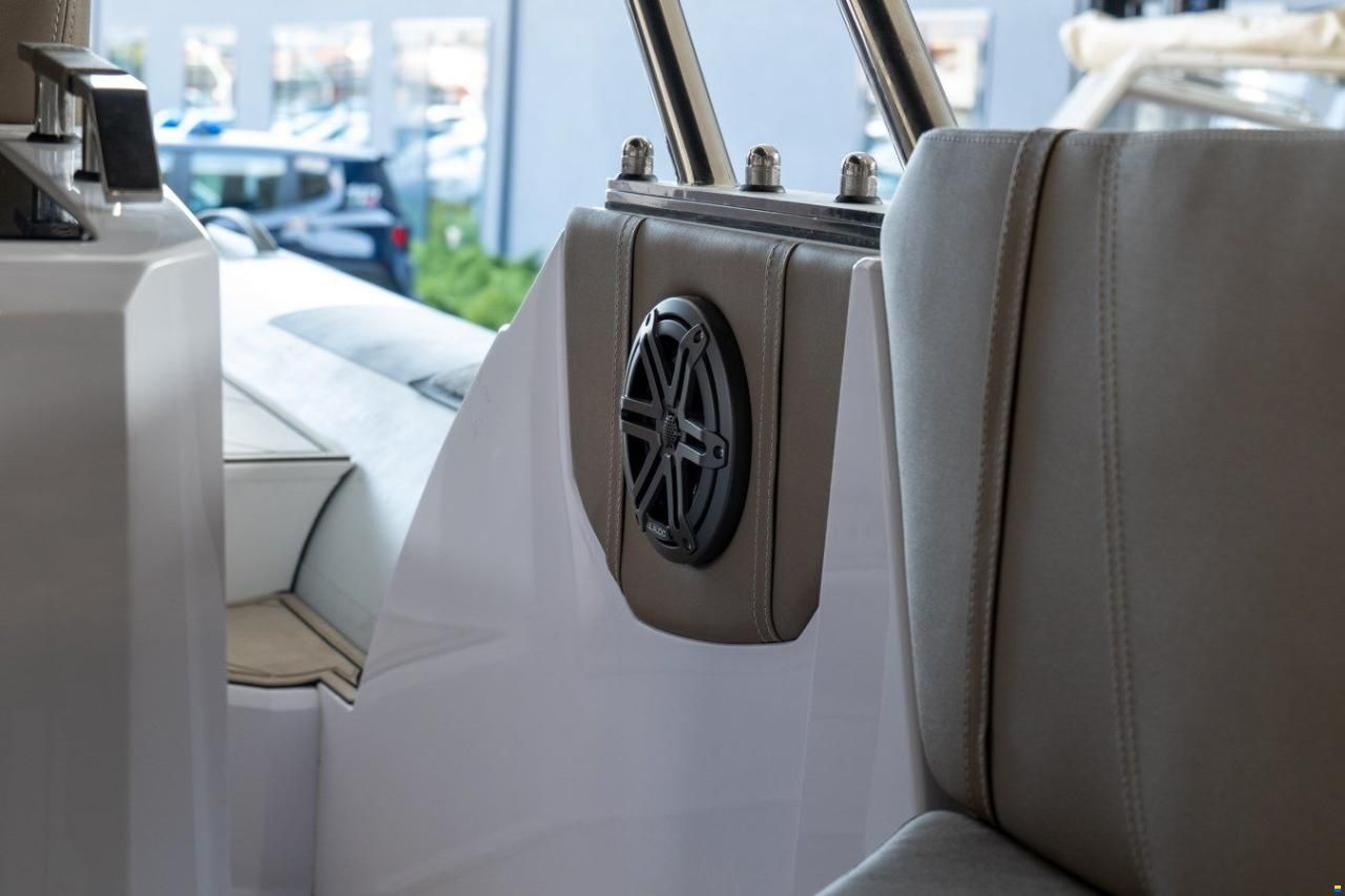 Ranieri Cayman 28 Executive