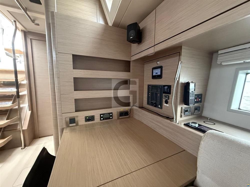 Hanse 548