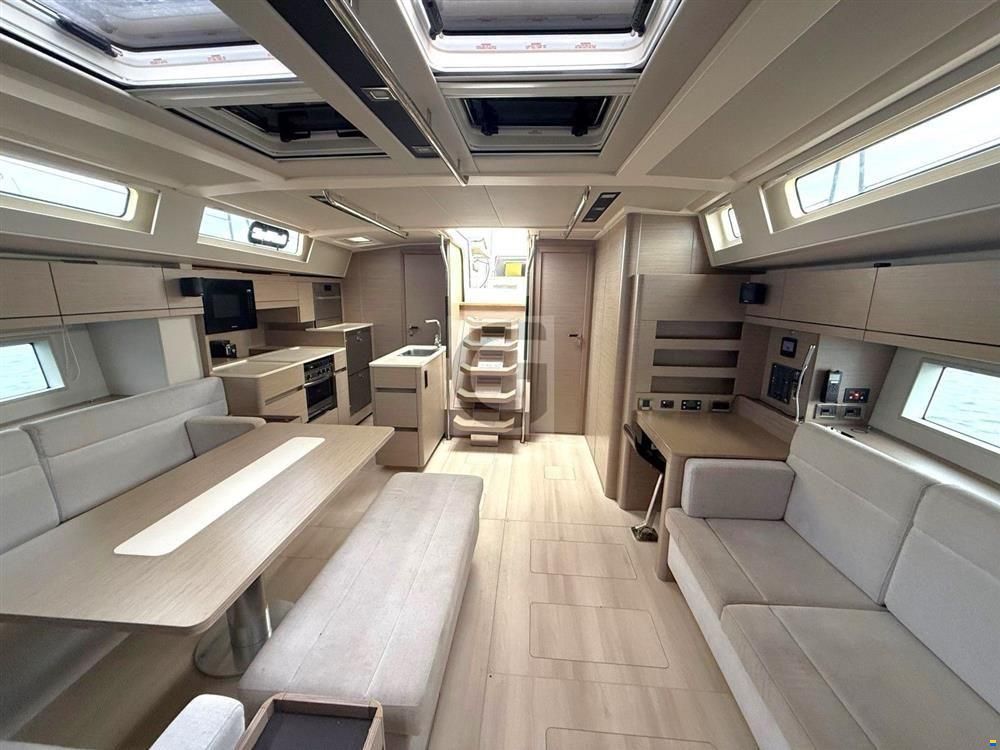 Hanse 548