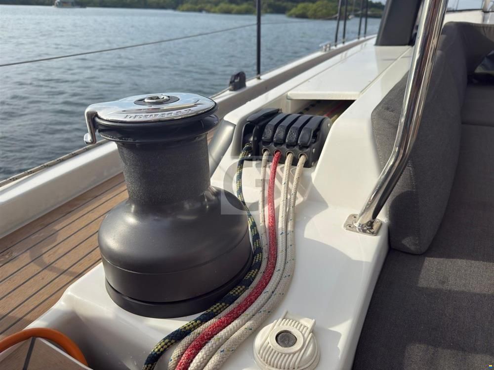 Hanse 548