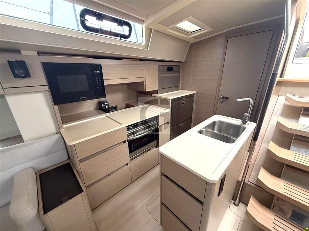 Hanse 548
