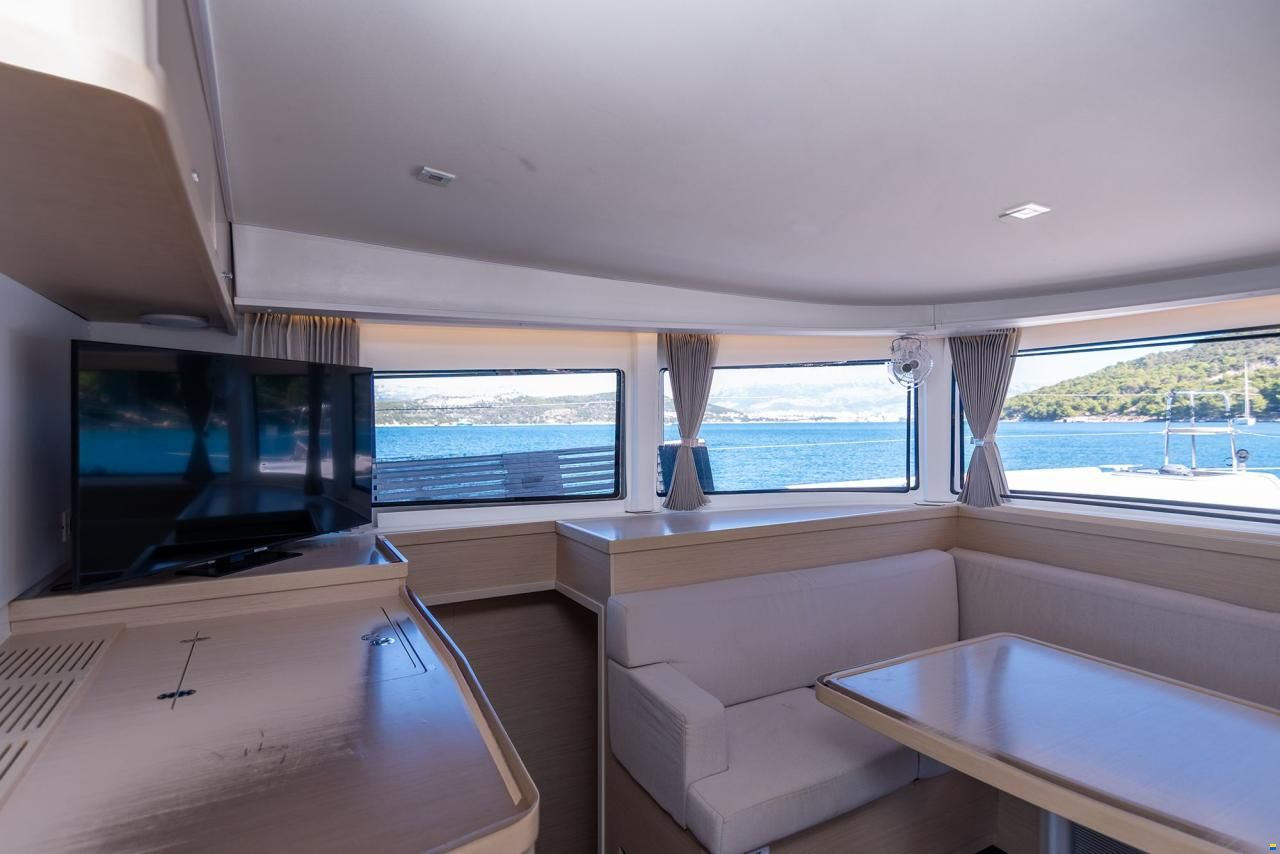 Lagoon 42