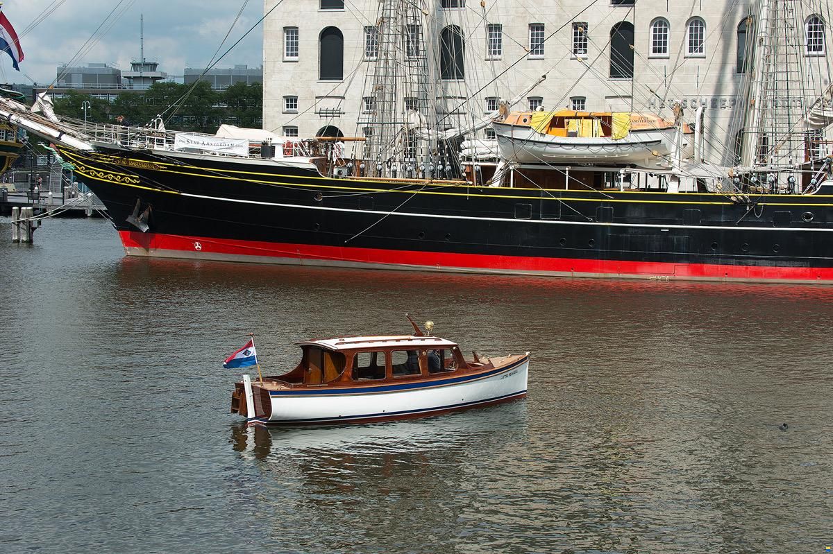 Day Cabin Cruiser