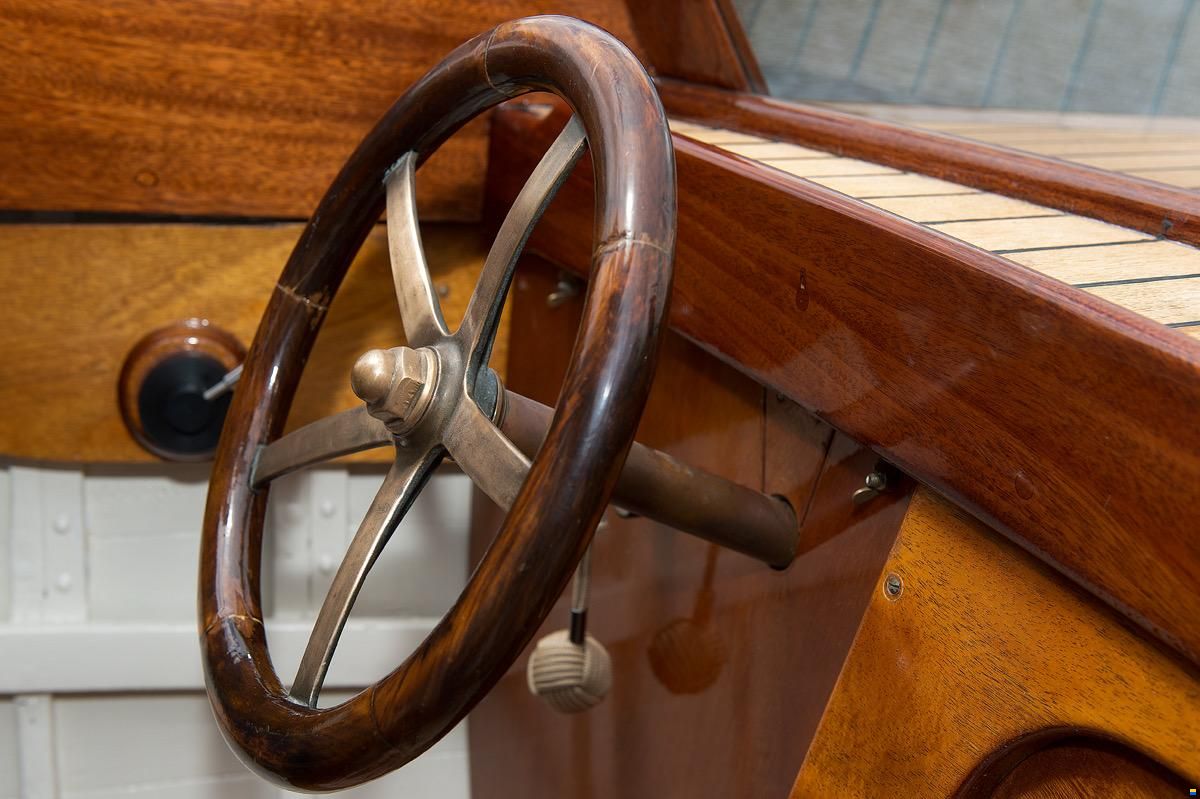 Day Cabin Cruiser
