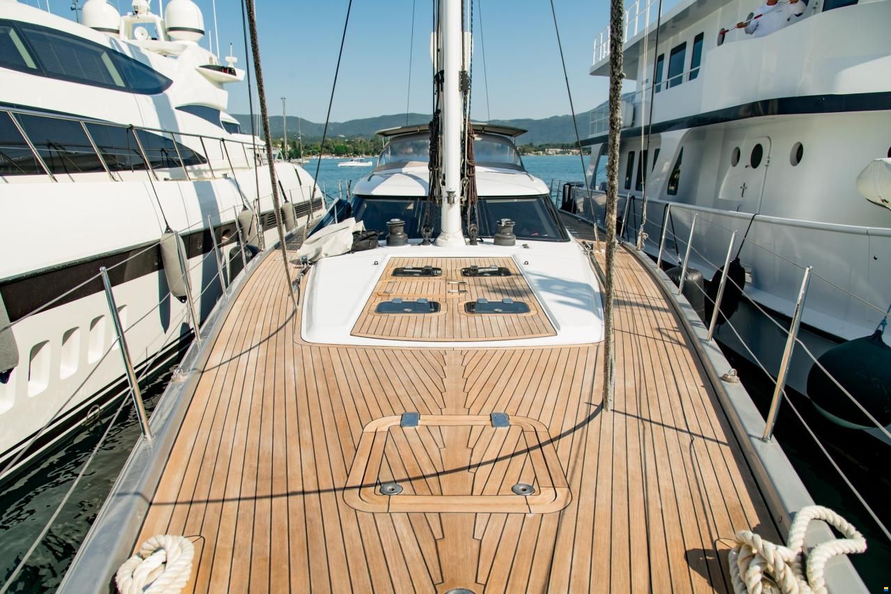 Alia Yachts AIYANA