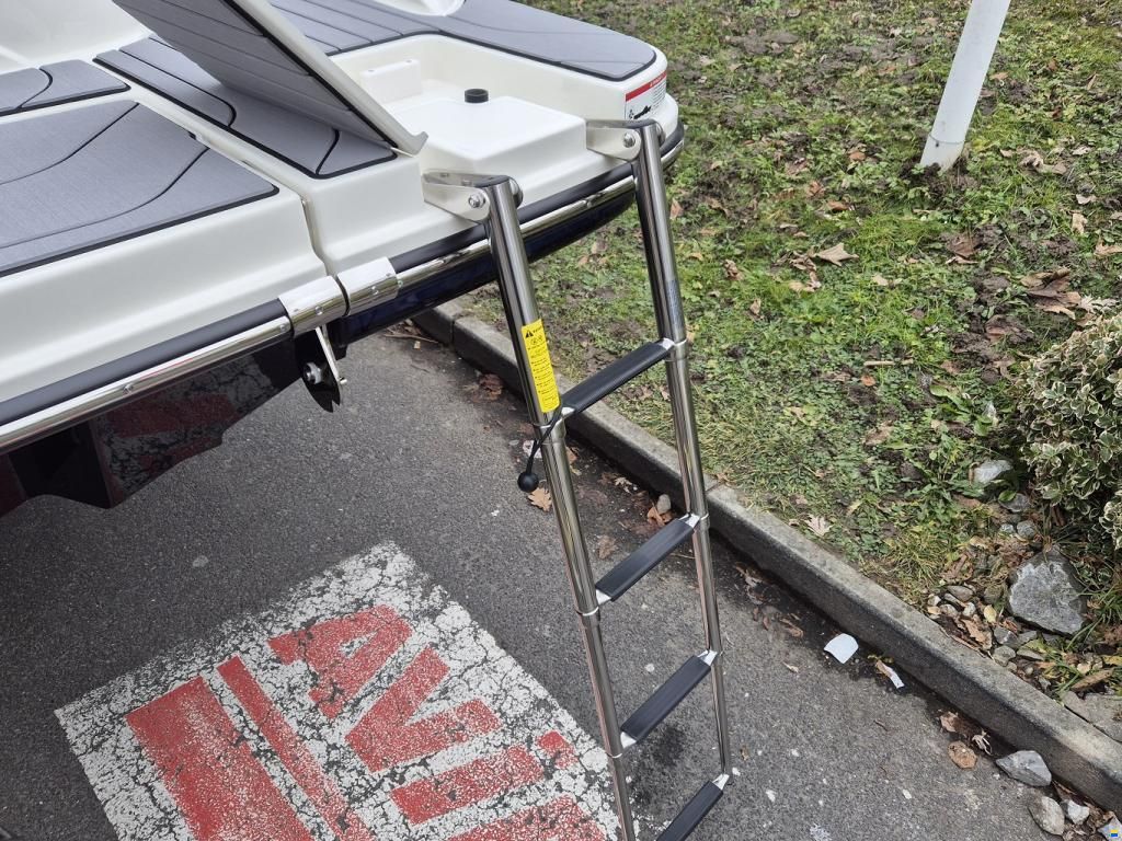 Sea Ray SPX 230 Europe