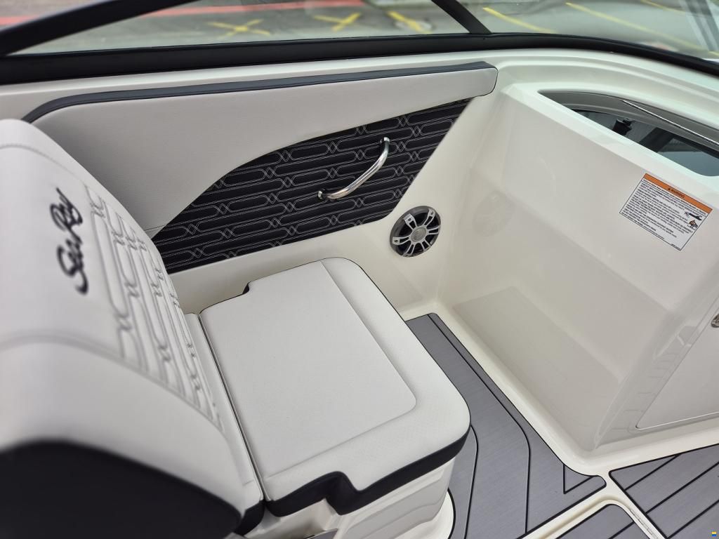 Sea Ray SPX 230 Europe