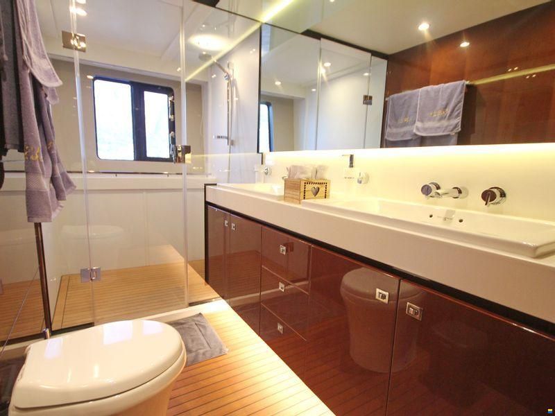 Princess Yachts International 72