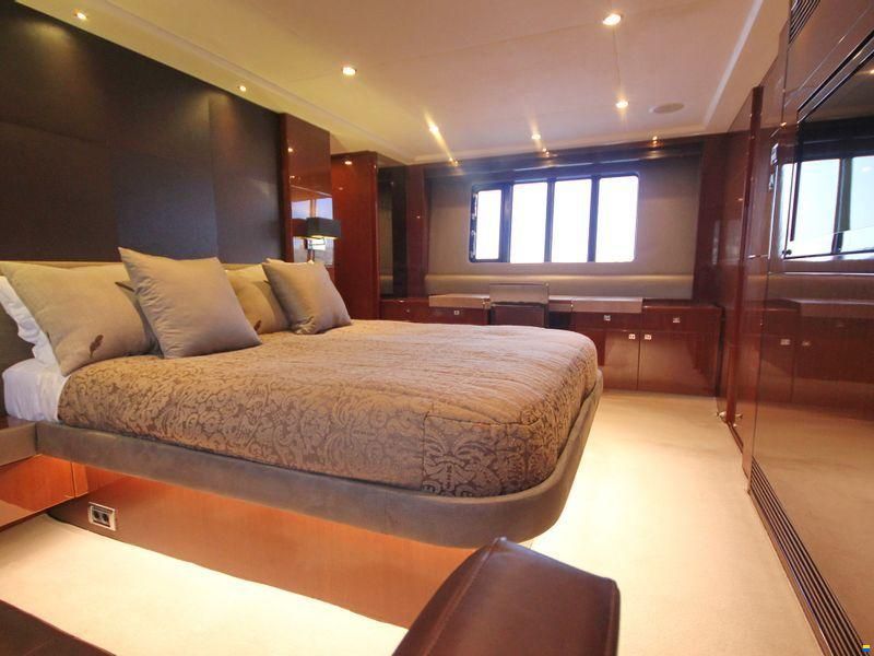 Princess Yachts International 72