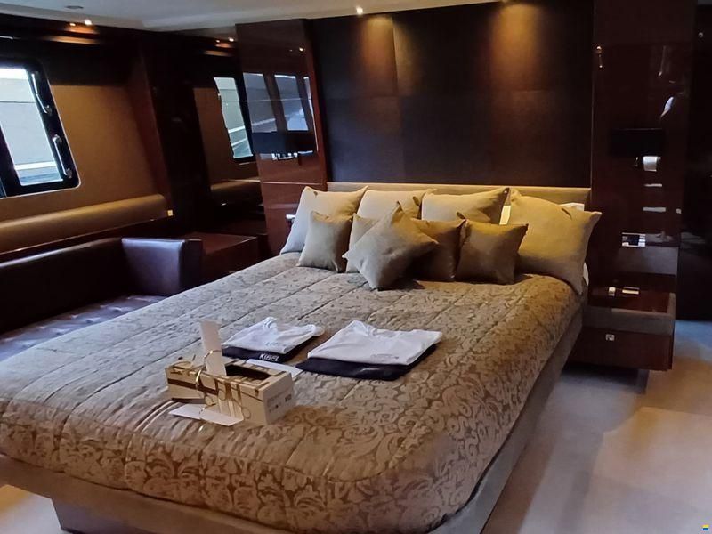 Princess Yachts International 72