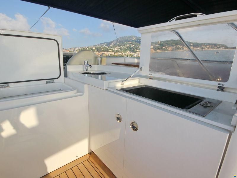 Princess Yachts International 72