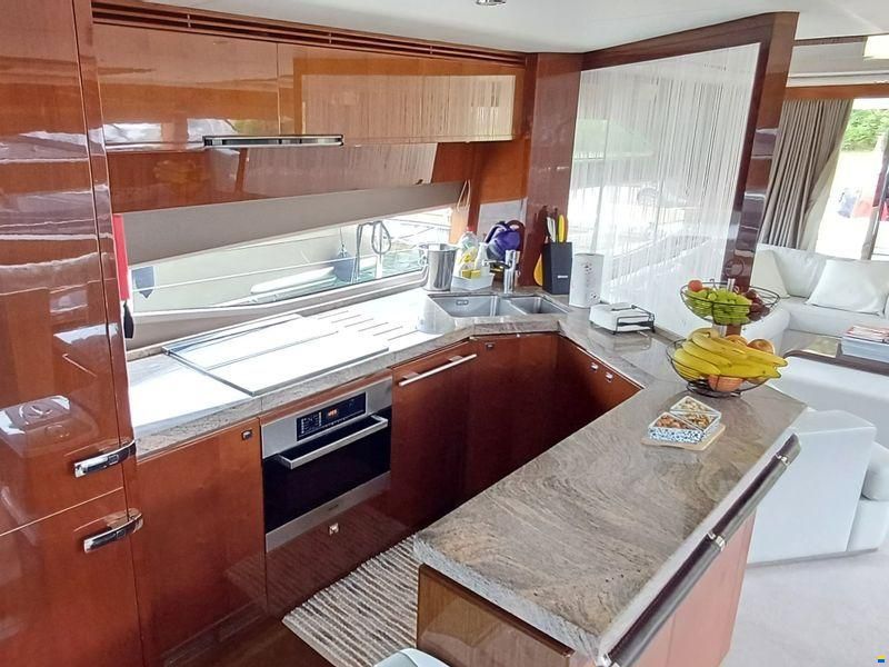 Princess Yachts International 72