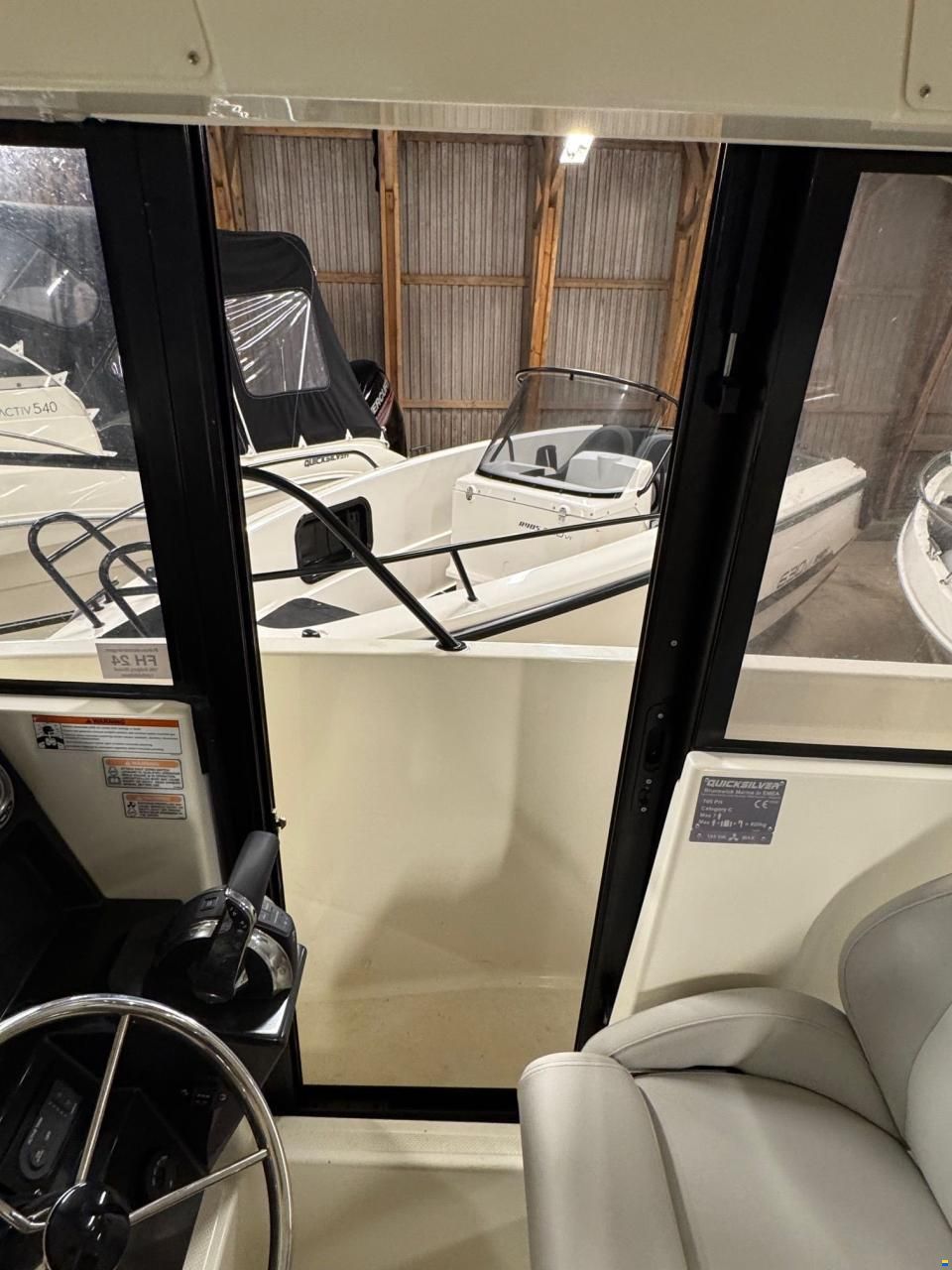 Quicksilver Captur 705 Pilothouse med 225 hk Mercury