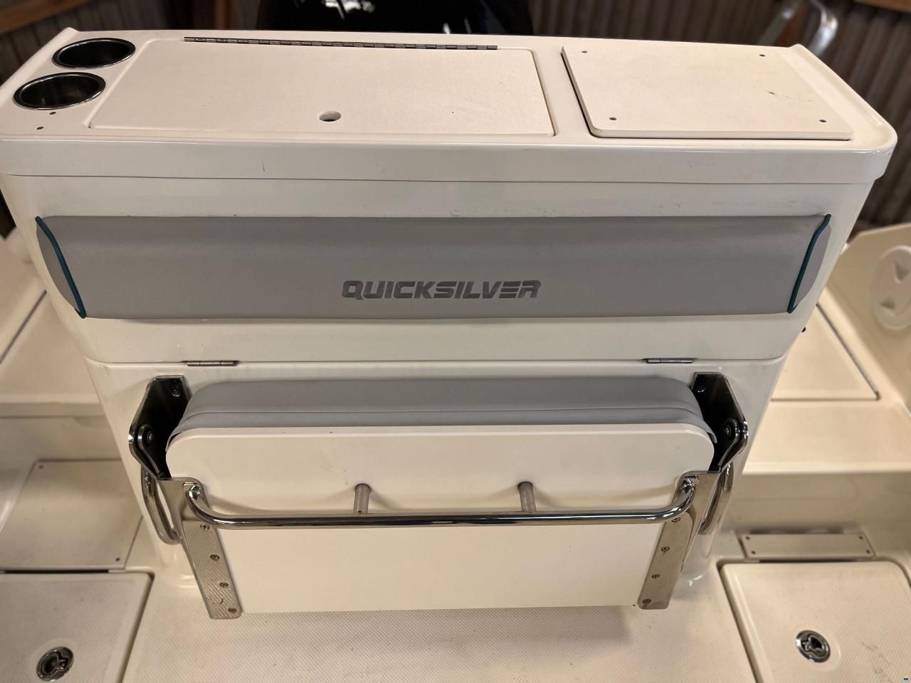 Quicksilver Captur 705 Pilothouse med 225 hk Mercury