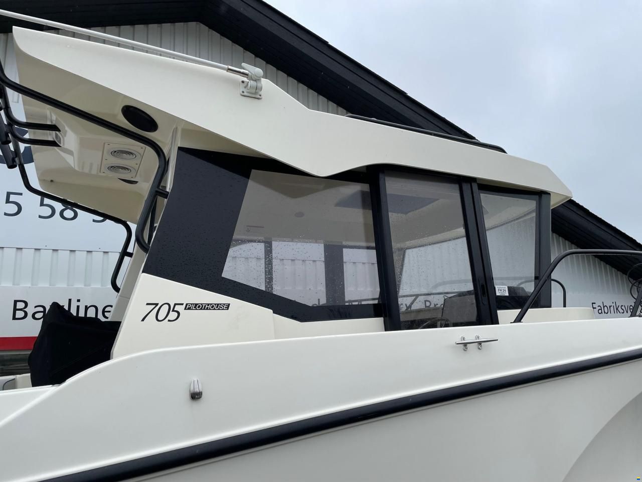 Quicksilver Captur 705 Pilothouse med 225 hk Mercury