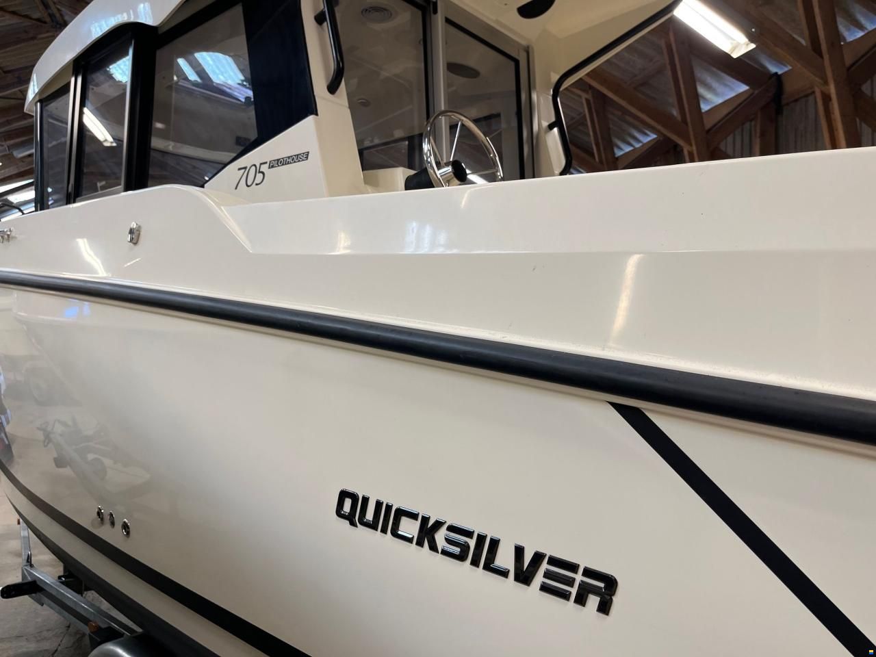 Quicksilver Captur 705 Pilothouse med 225 hk Mercury