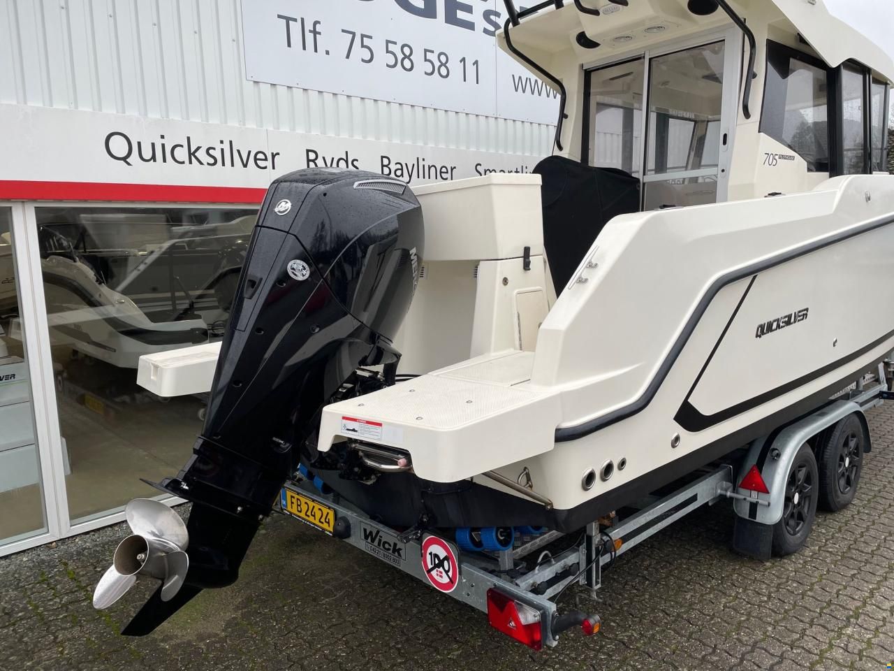 Quicksilver Captur 705 Pilothouse med 225 hk Mercury