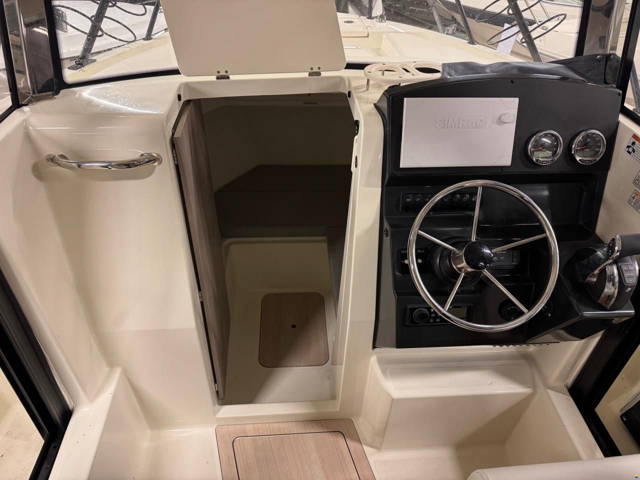 Quicksilver Captur 705 Pilothouse med 225 hk Mercury