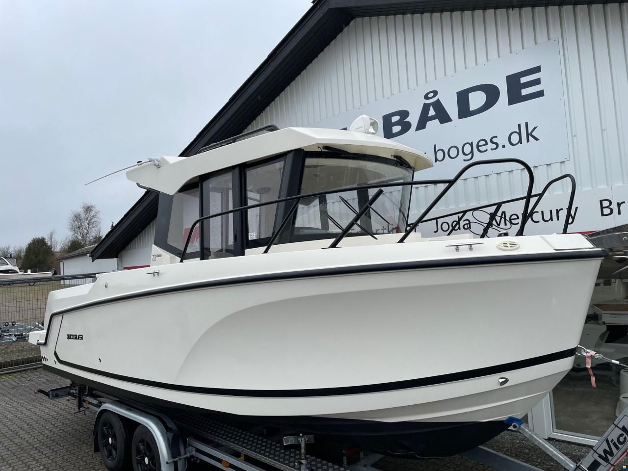 Quicksilver Captur 705 Pilothouse med 225 hk Mercury