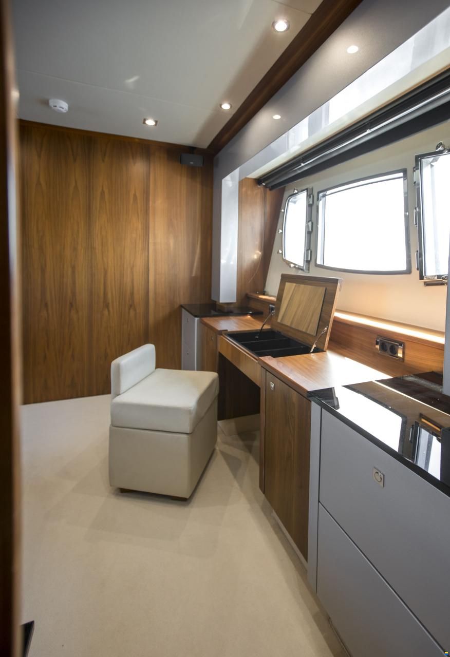 Sunseeker Predator 84