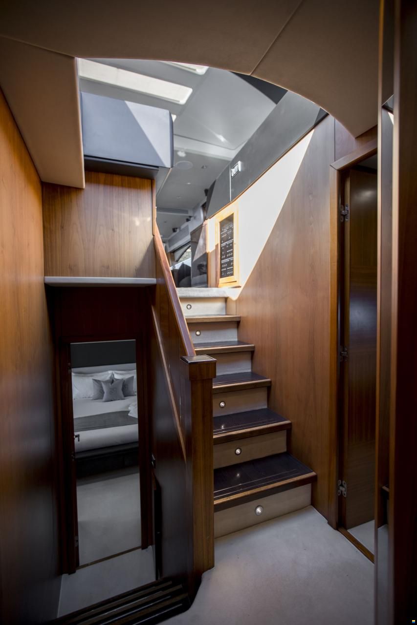 Sunseeker Predator 84