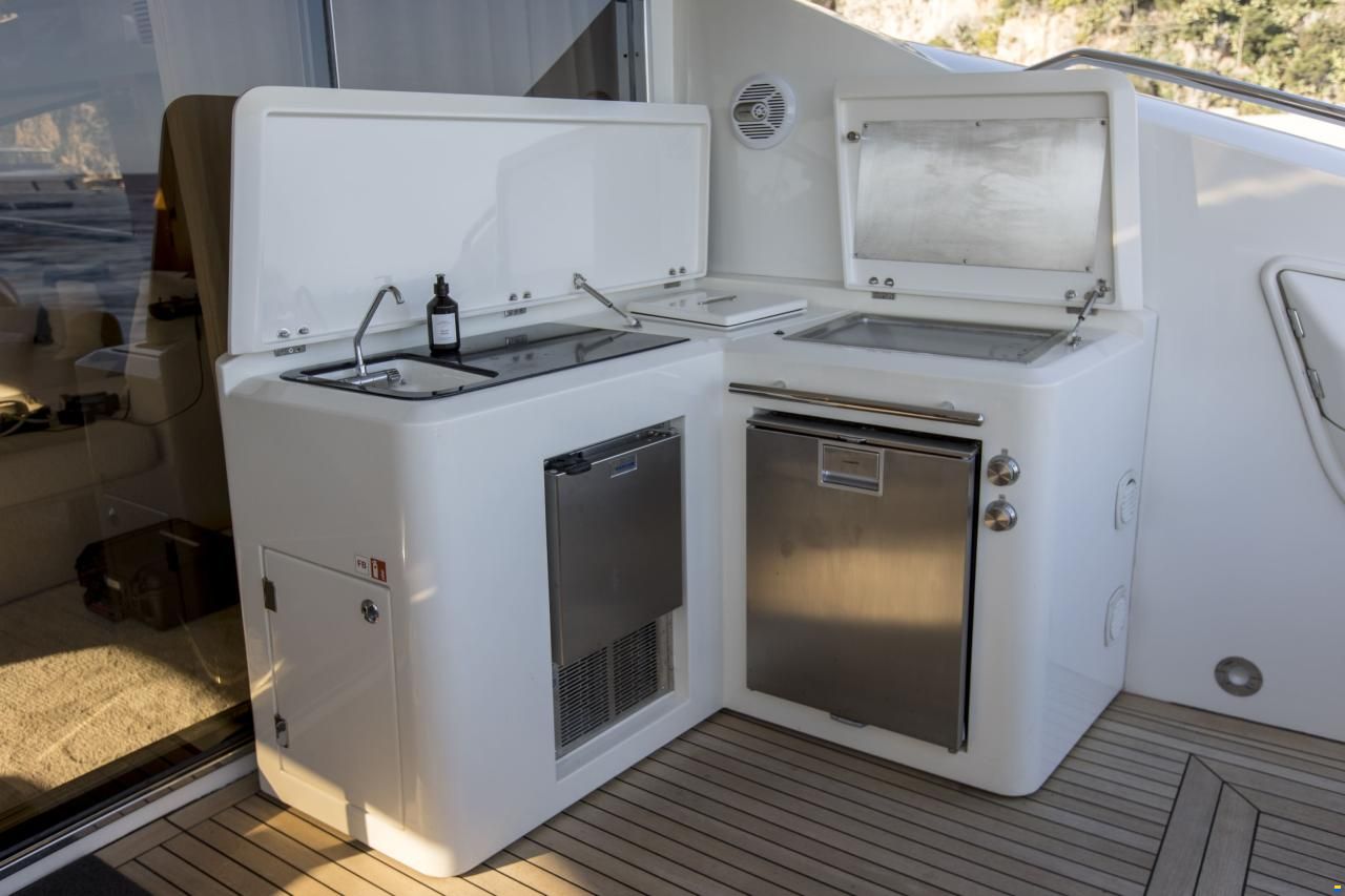 Sunseeker Predator 84