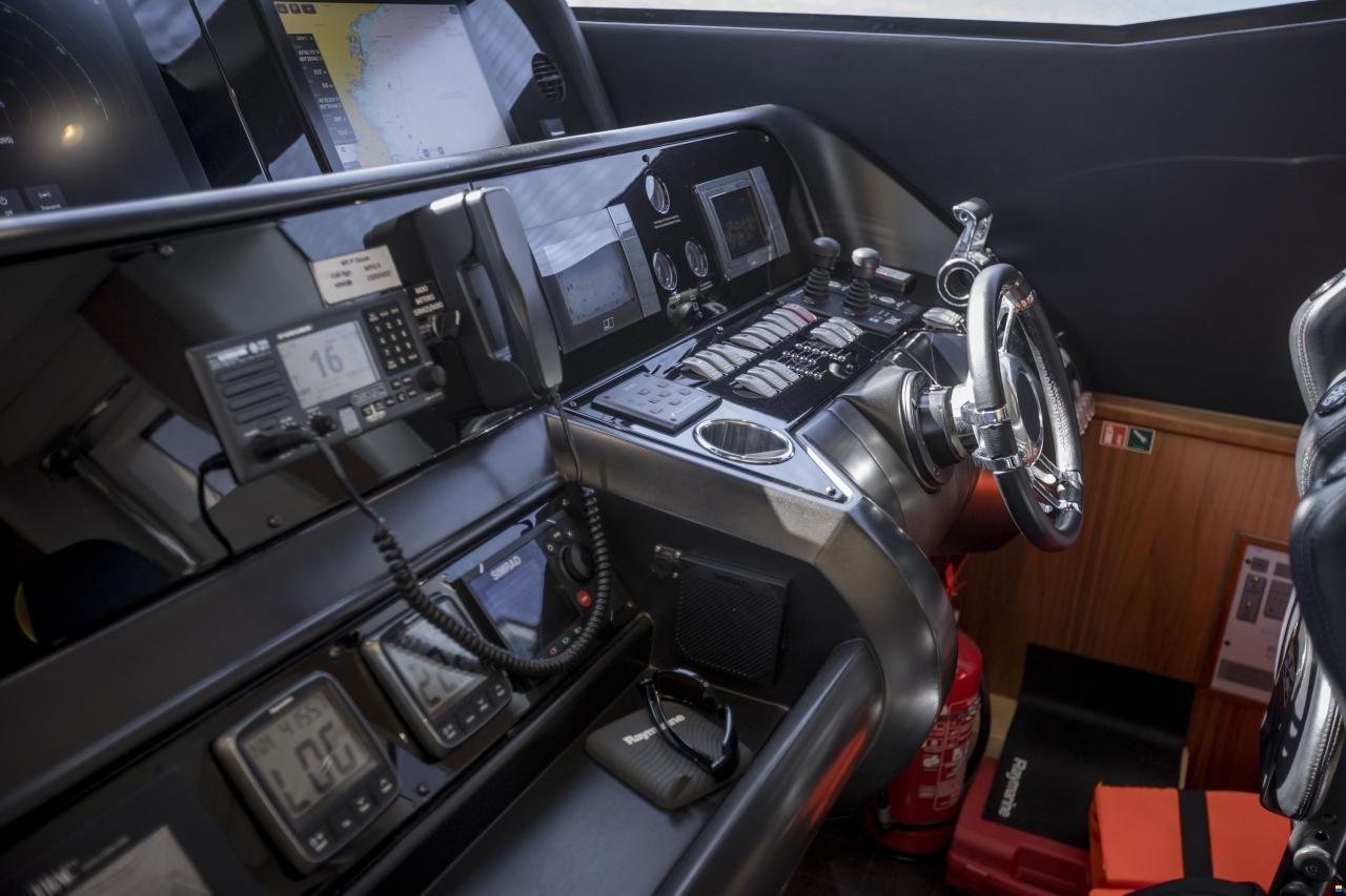 Sunseeker Predator 84