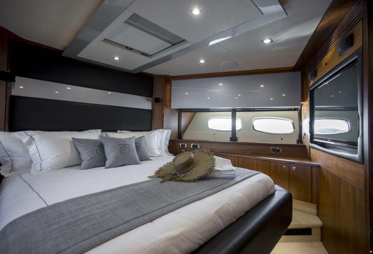 Sunseeker Predator 84