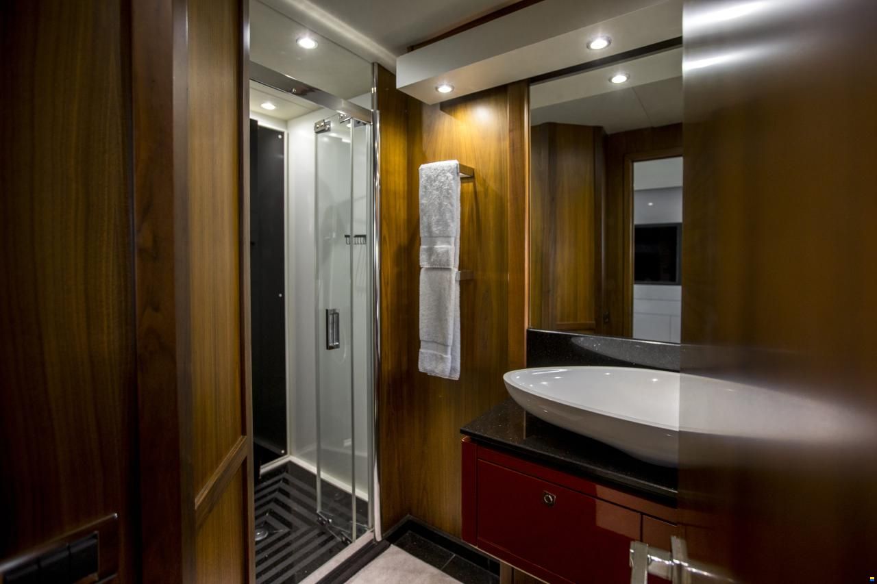Sunseeker Predator 84