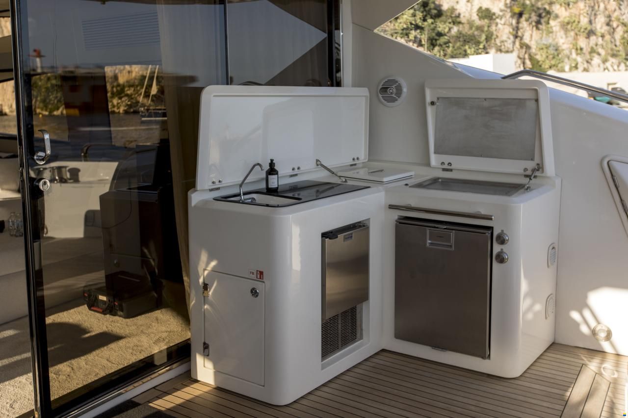 Sunseeker Predator 84