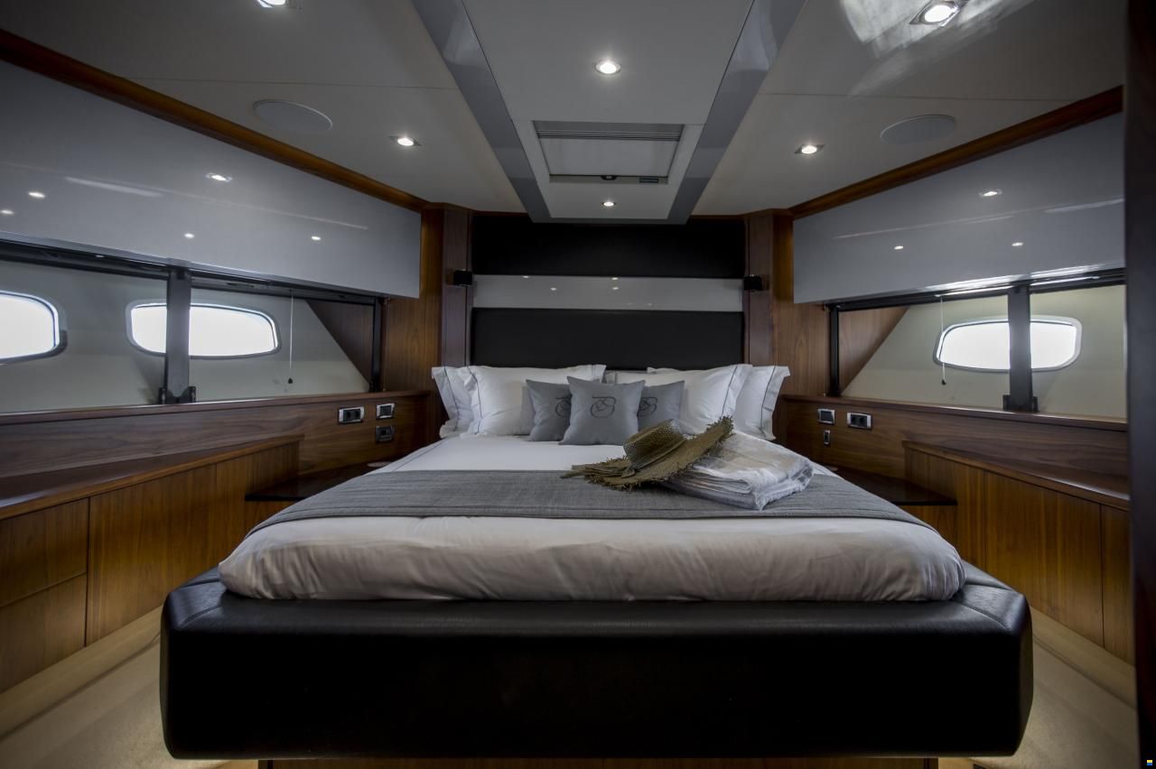 Sunseeker Predator 84