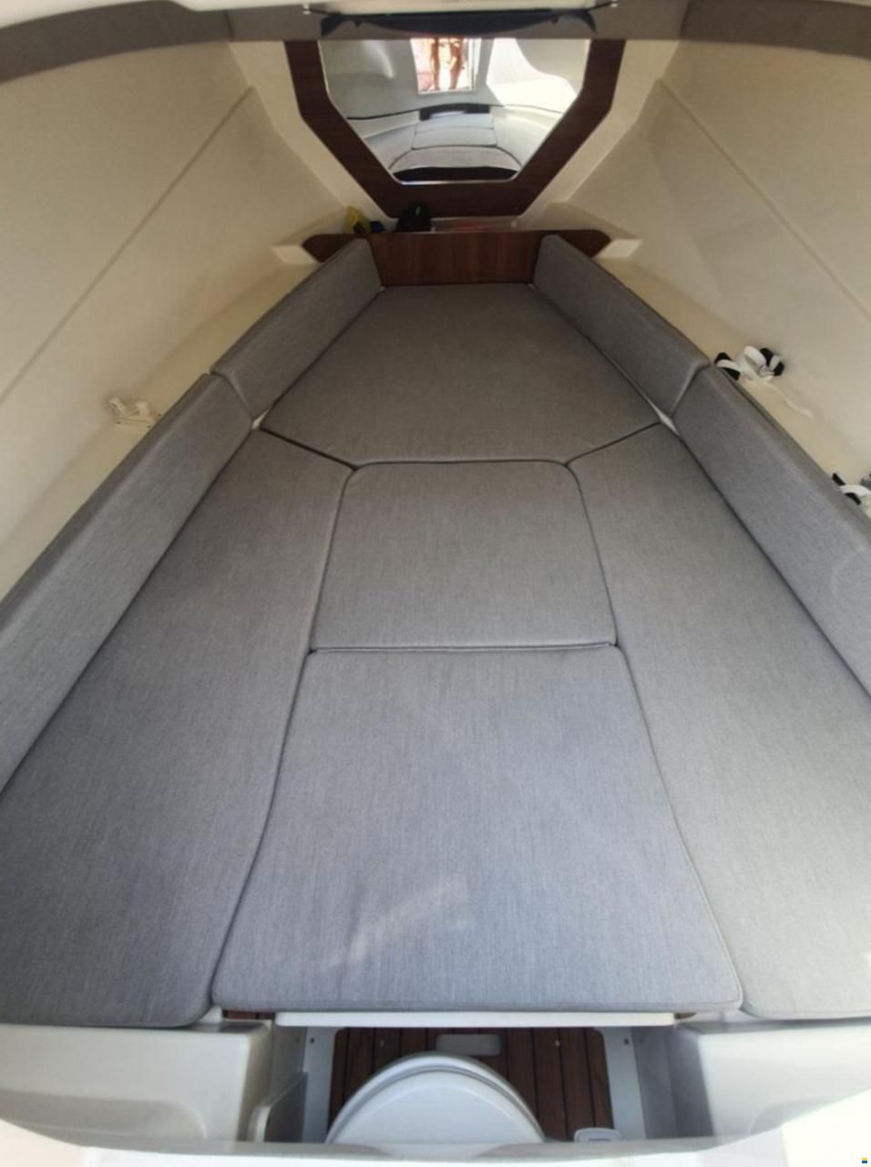 Quicksilver Activ 755 Sundeck