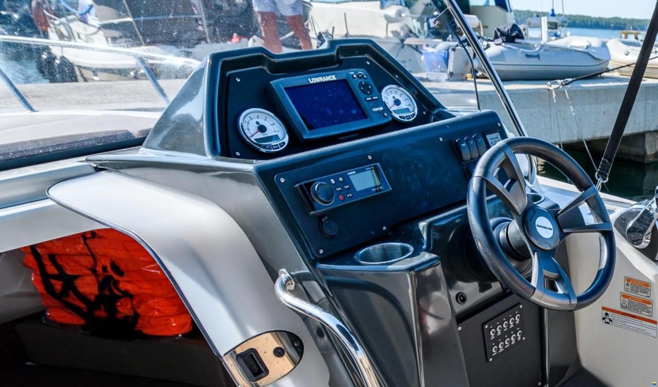 Quicksilver Activ 755 Sundeck