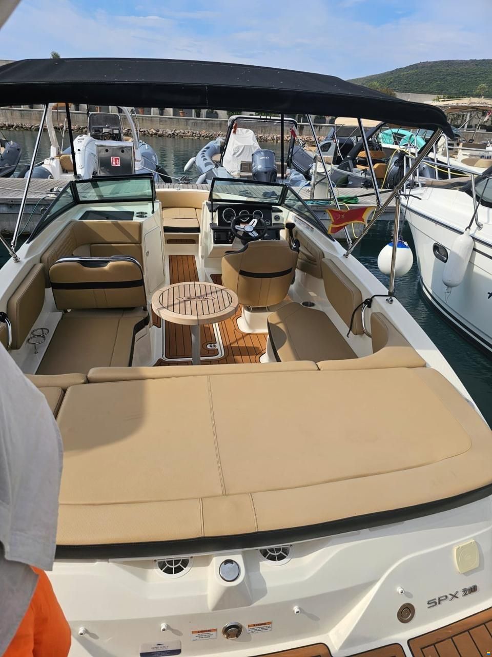 Sea Ray 210 SPX