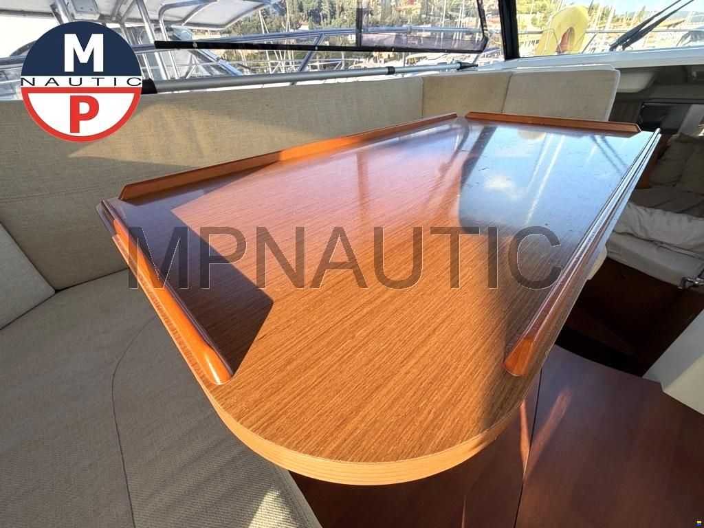 Beneteau Antares 880