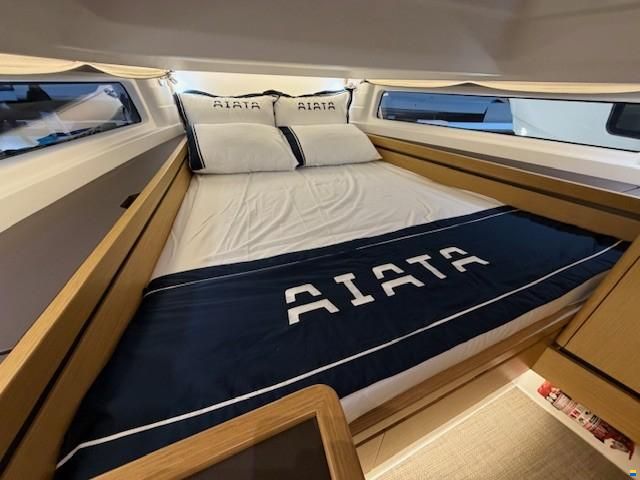 Aiata Wayfinder 38 Cabin