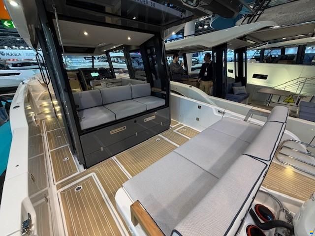 Aiata Wayfinder 38 Cabin